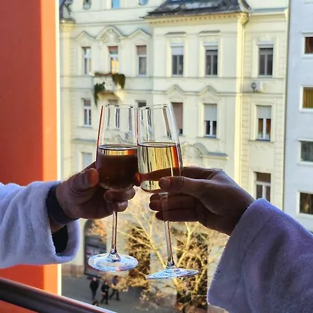 Apartment Zene Vinyl Record Player & Projector Budapest