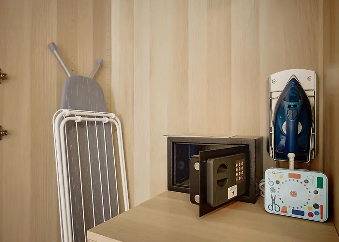 Zene Vinyl Record Player & Projector Apartamento