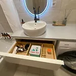 아파트 Zene Vinyl Record Player & Projector *