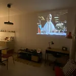 아파트 Zene Vinyl Record Player & Projector