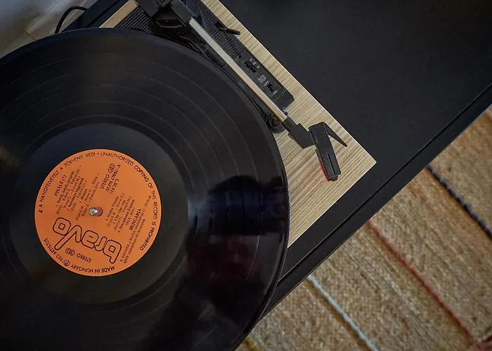 Zene Vinyl Record Player & Projector דירה *